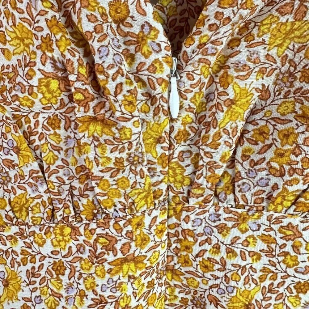 J. Crew Womens size 4 Puff-sleeve V-neck top in scattered blooms - Picture 10 of 10